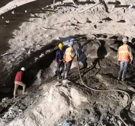 门头沟隧道拱顶带模注浆料，微膨胀注浆料的特点及施工工艺